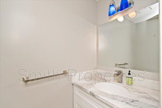 Building Photo - 122 S Guadalupe Ave