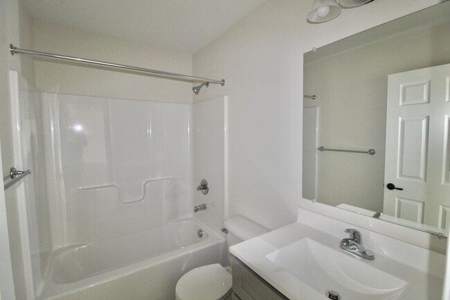 Building Photo - Newer Home for Rent in Brentwood Subdivision!
