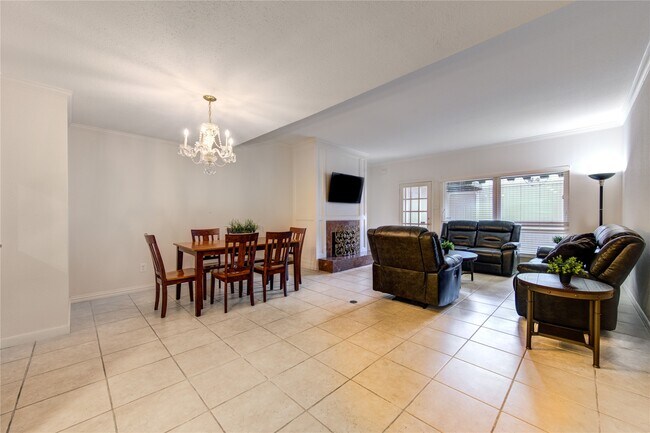 Building Photo - 2232 S Piney Point Rd