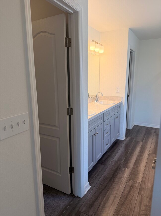 Building Photo - 281 Arbuthnot St