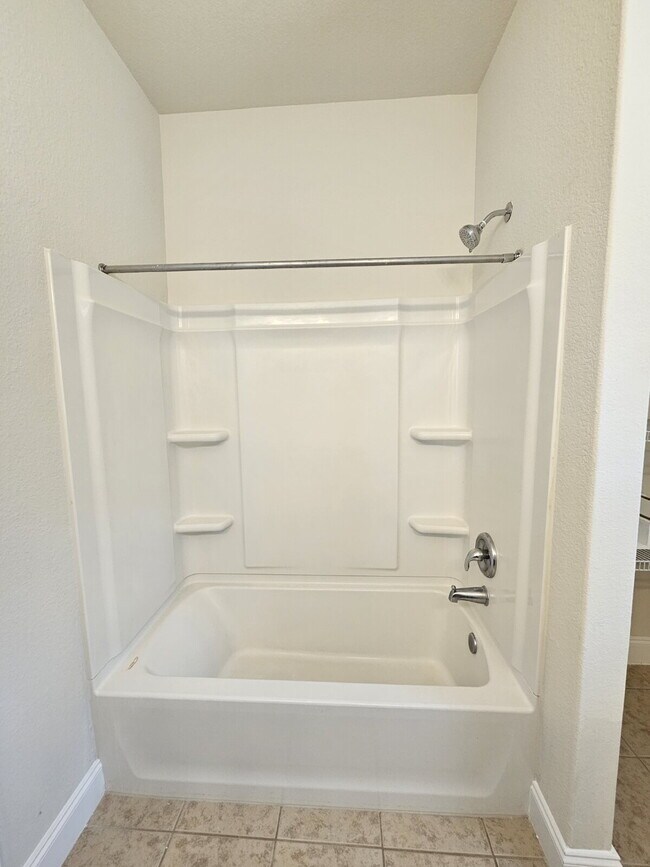 Building Photo - "Charming 3-Bed, 2-Bath Oasis in Austin!!