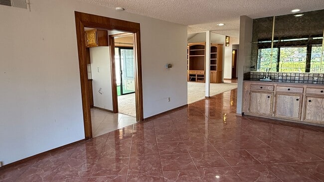 Building Photo - Beautiful Waterfront on Lake San Marcos!