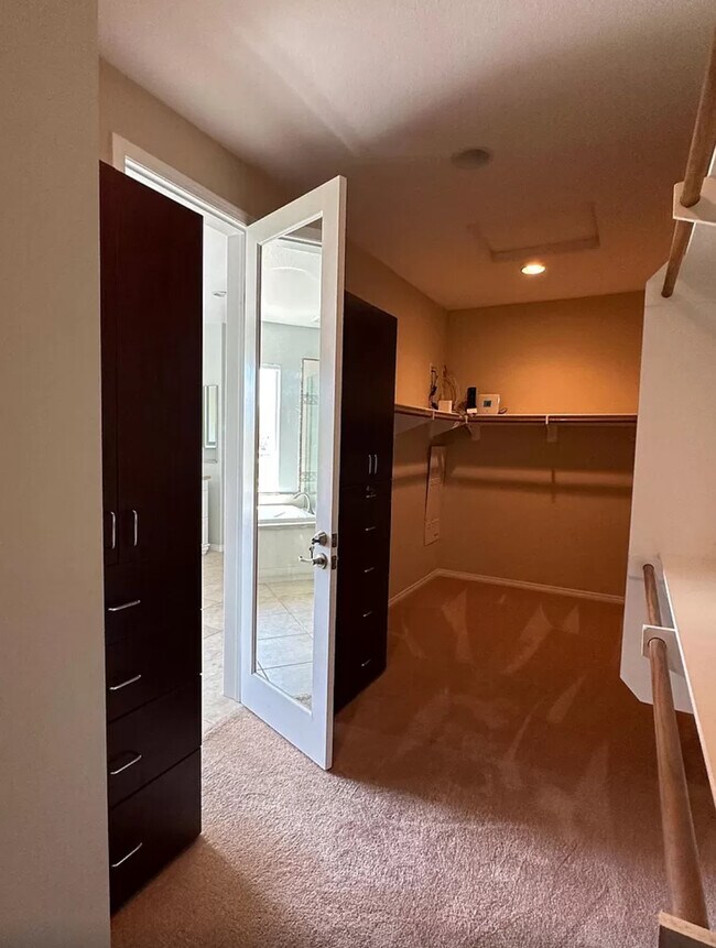 Building Photo - 26526 Craftsmen Ct