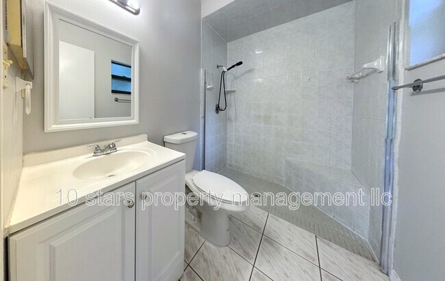 Building Photo - 601 Stone Dr