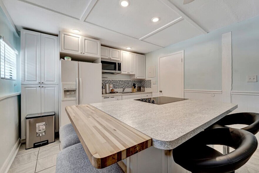 Building Photo - 3018 Gulf Dr