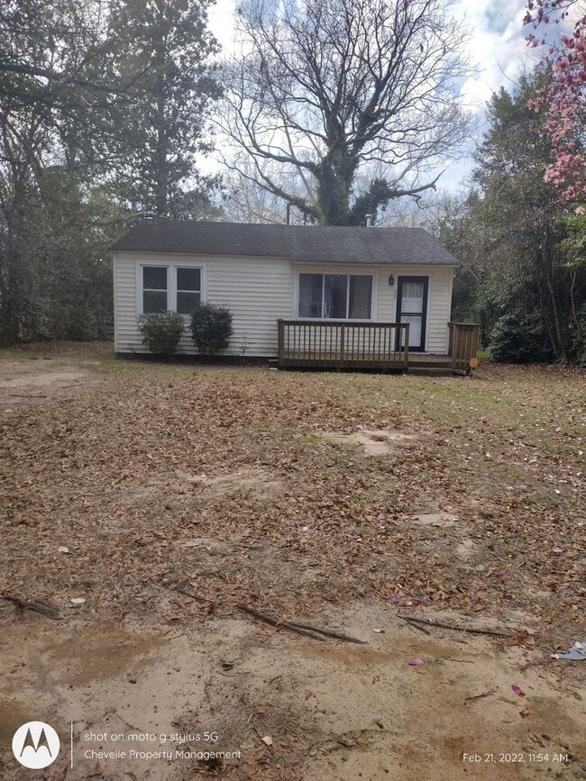 Building Photo - ROSEWOOD Beautiful 2 Bedroom 1 Bath