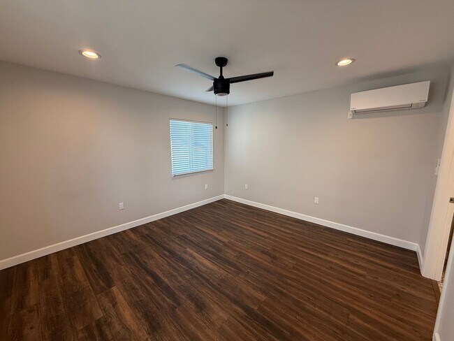 Building Photo - 3042 Hermosa Ave