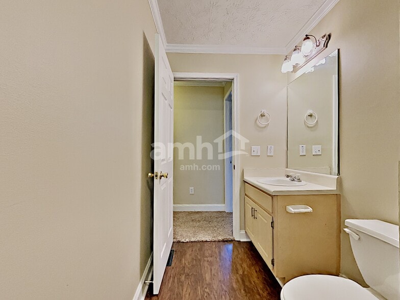 Building Photo - 887 Kendall Park Dr