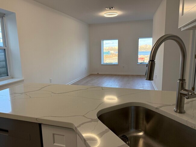 Building Photo - 9007 Riverside Pl