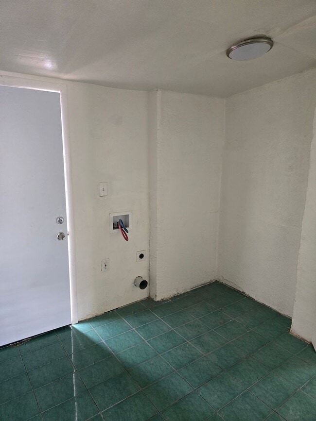 Building Photo - pm0501