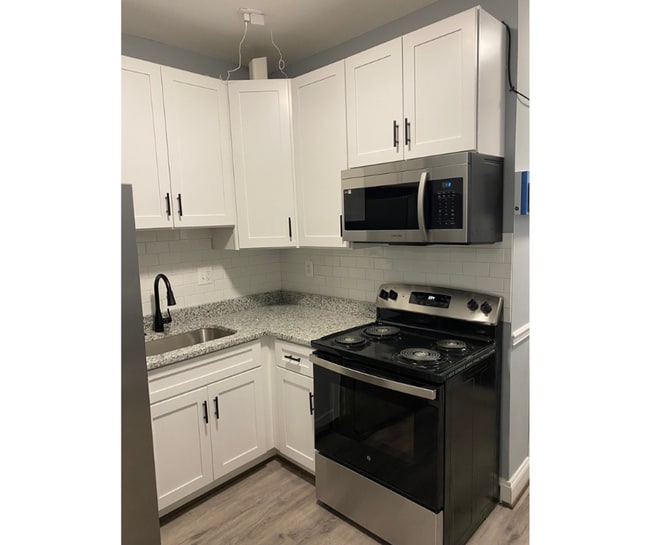 Building Photo - 529 S Longwood St