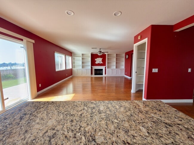 Building Photo - 874 Via La Venta