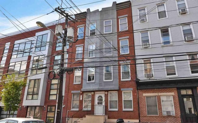 Building Photo - 308 Monroe St