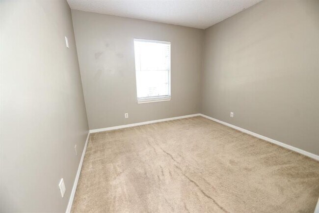 Building Photo - 6006 Plum Isle Way