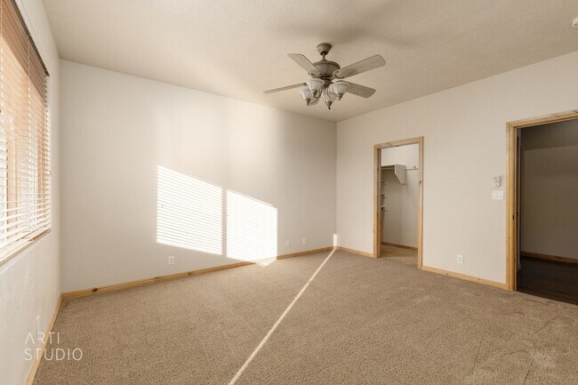 Building Photo - Shadow Mountain 3-Bedroom, 2-Bathroom Home...