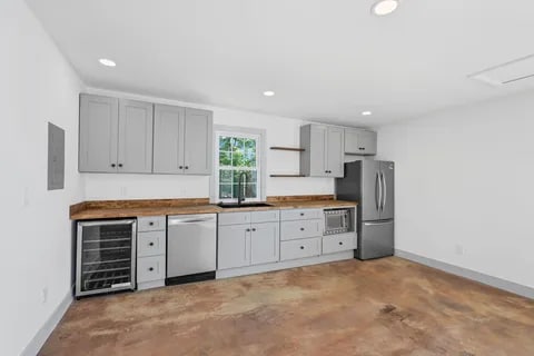 Building Photo - 1607 Riverside Dr