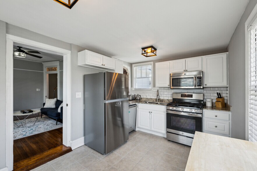 Large eat in kitchen includes gas stove, dishwasher, microwave and ample storage - 1118 Colquitt Ave NE