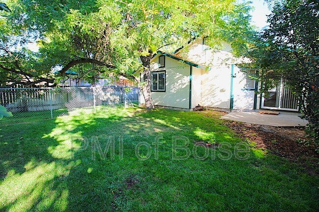Building Photo - 8013 W Queen Ct