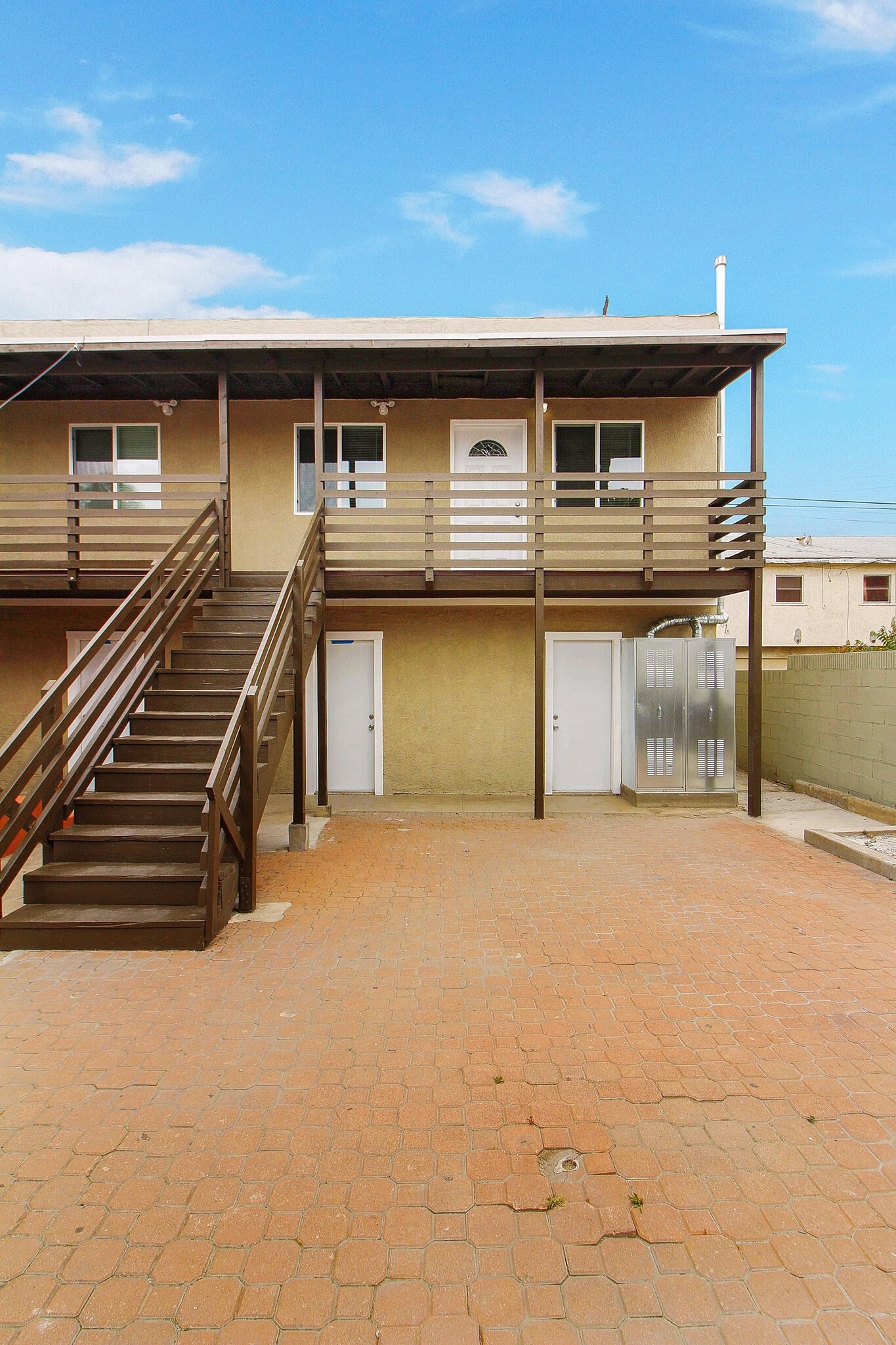 Units above private garages - 1941 Olive Ave