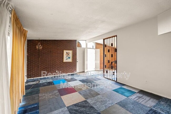 Building Photo - 6452 Evergreen Blvd