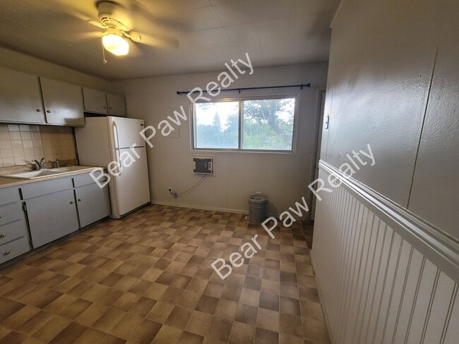 Building Photo - 1225 S Arp Ave