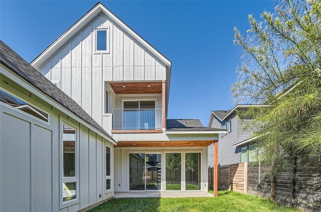 Building Photo - 1707 Perez St