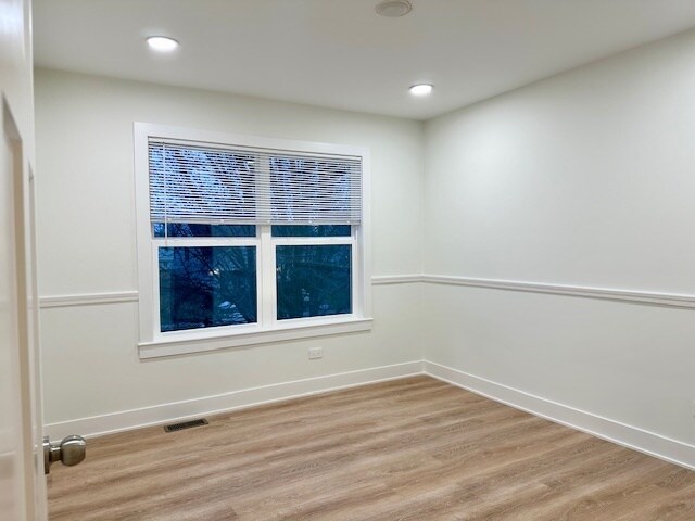 Building Photo - 1711 Whispering Oaks Dr