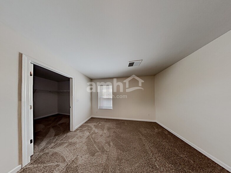 Building Photo - 2311 Foxy Dr