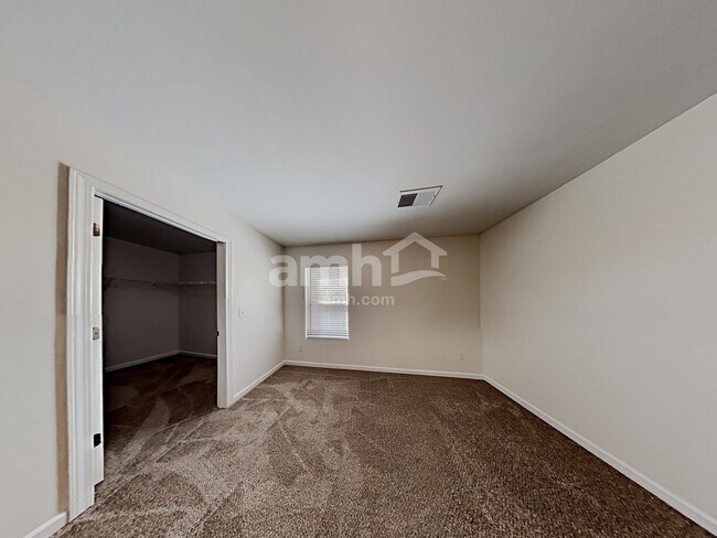 Building Photo - 2311 Foxy Dr