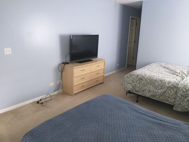 Building Photo - 870 Waterview Dr