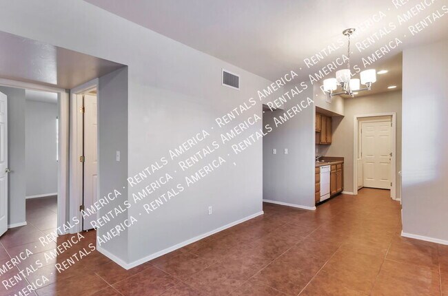 Building Photo - 1013 E Halcyon Rd