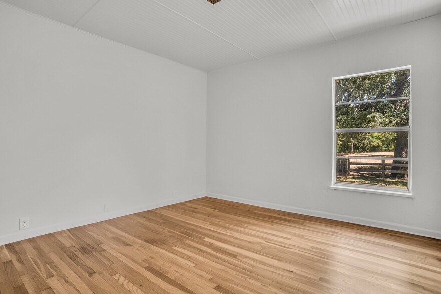 Building Photo - 1403 Harpole Rd E