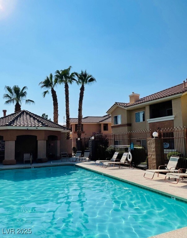 Building Photo - 1050 E Cactus Ave