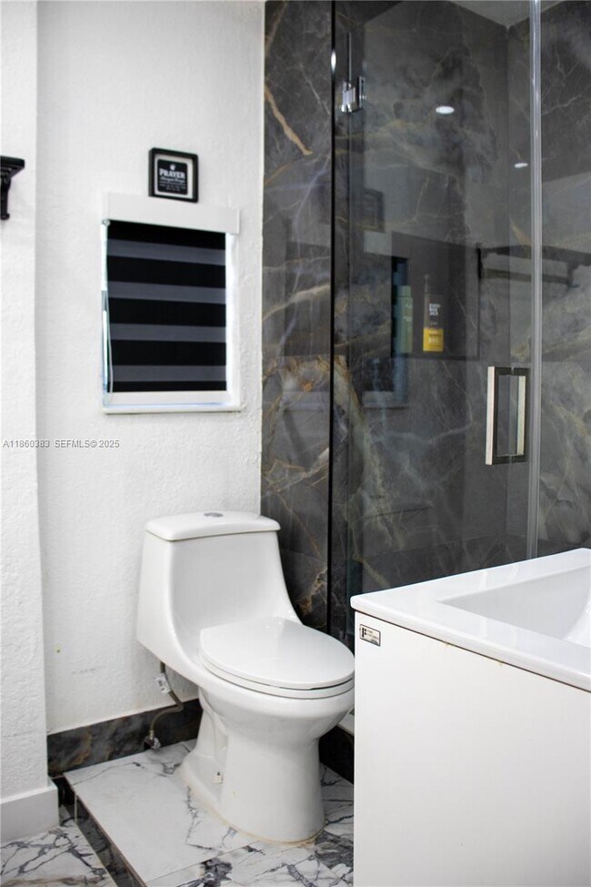 Building Photo - 295 NE 150th St