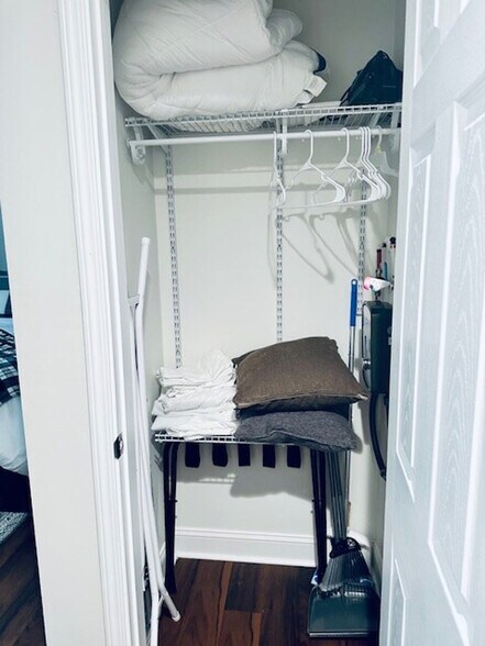 Building Photo - 107 David St