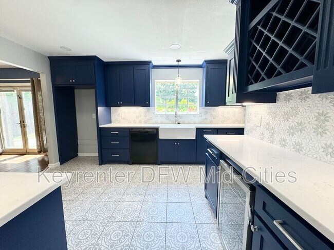 Building Photo - 2505 Crestview Cir