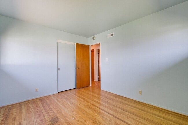 Building Photo - 160 Kit Carson Ct