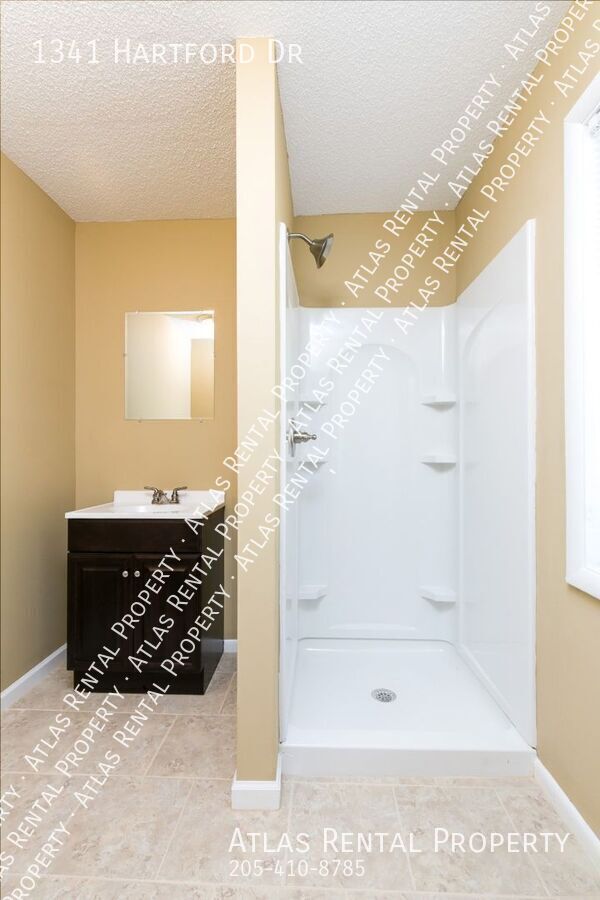 Building Photo - 1341 Hartford Dr