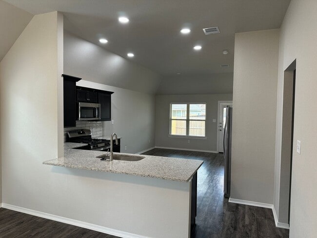 Building Photo - Navasota - NEW BUILD -3 bedrooms / 2 bath / 2 car garage with fenced in yard.