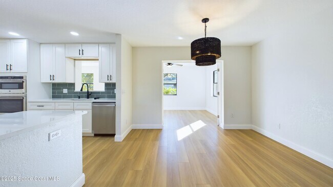 Building Photo - 987 Nicklaus Dr