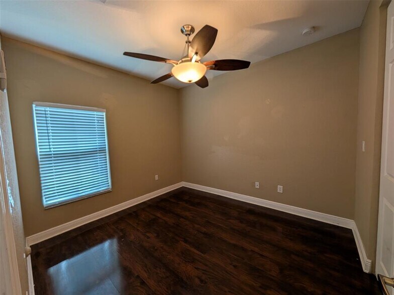 Building Photo - 2851 W Prospect Rd