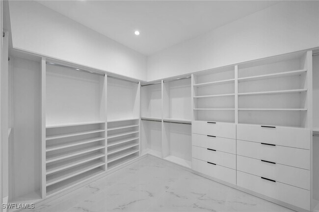 Building Photo - 4016 Chiquita Blvd S