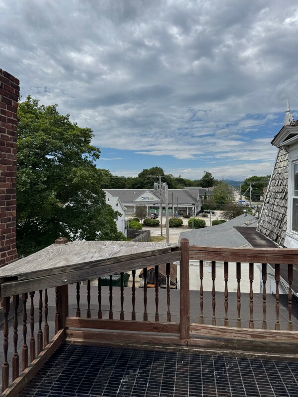 Building Photo - 76 Elm St