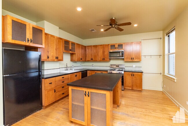 Building Photo - 3945 N Christiana Ave