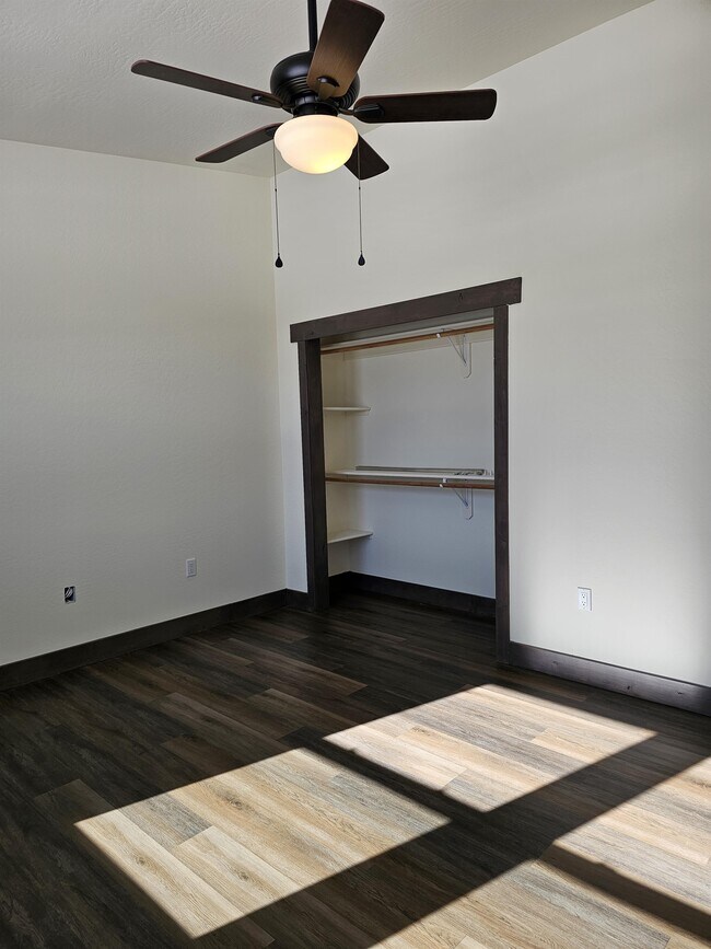 Building Photo - 2850 W Villa Loop