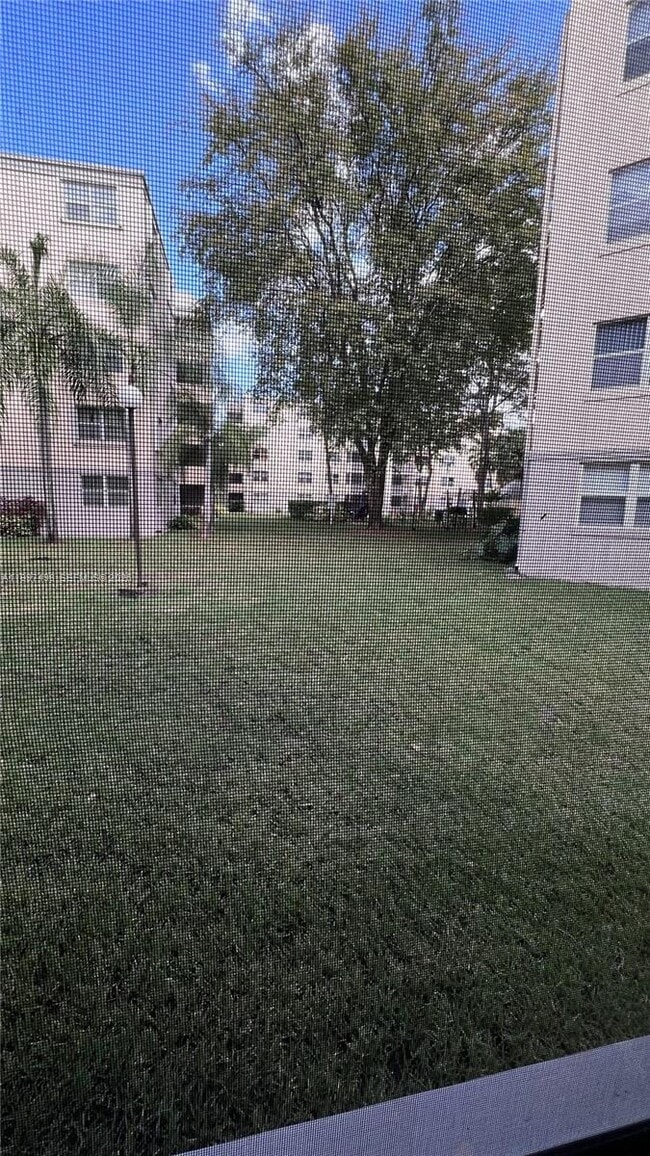 Building Photo - 8215 Lake Dr