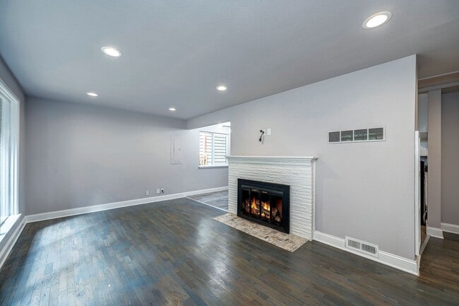 Building Photo - Shoreline Rambler 3 Bed 1 Bath plus bonus ...
