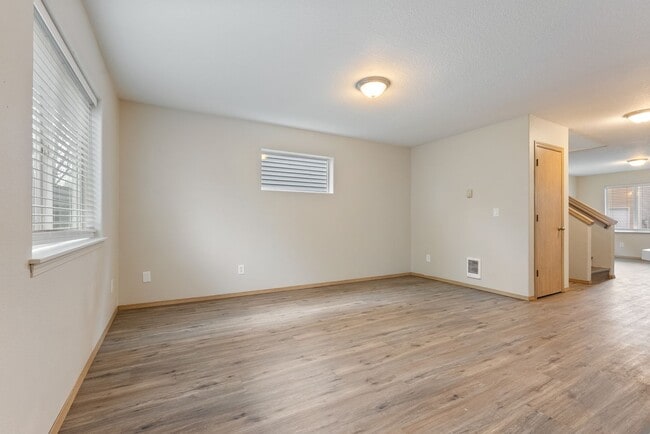 Building Photo - Beautiful 4bed/2.5bath home