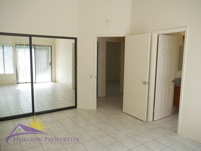 Building Photo - Bright 3 Bed 2 Bath 1,477 Sq. Ft. Sacramen...