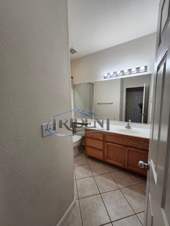 Building Photo - 1038 Zanes Dr